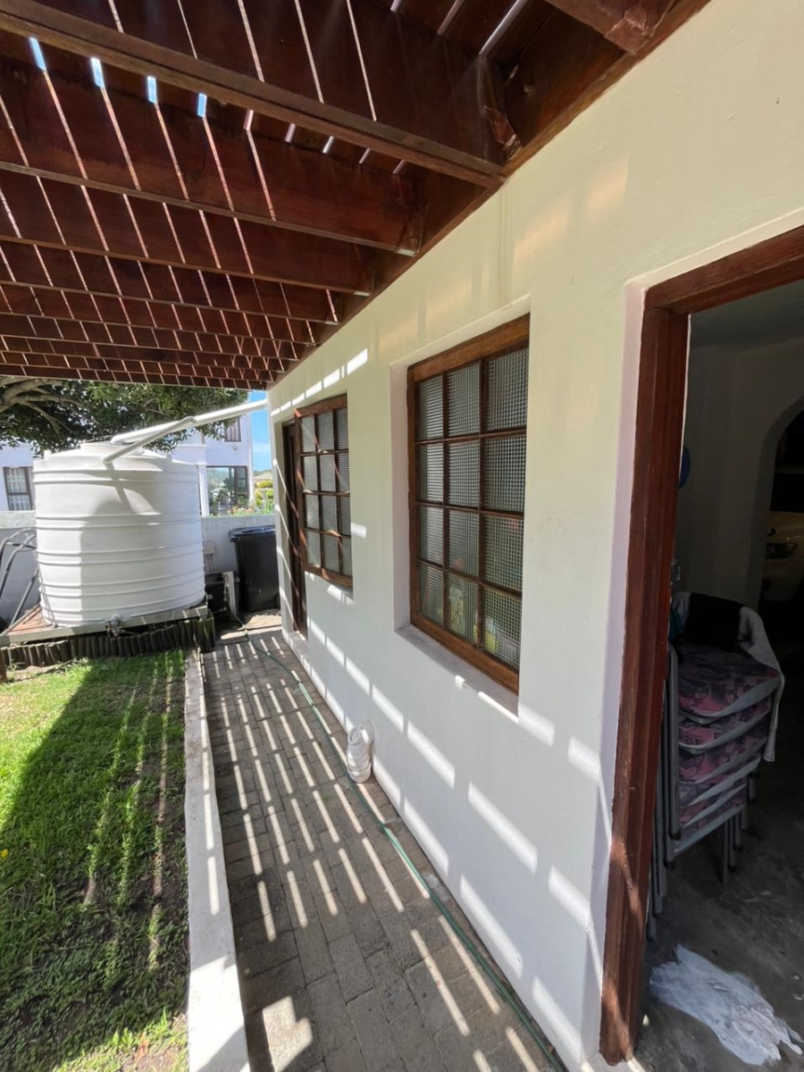 3 Bedroom Property for Sale in Cove Rock Eastern Cape
